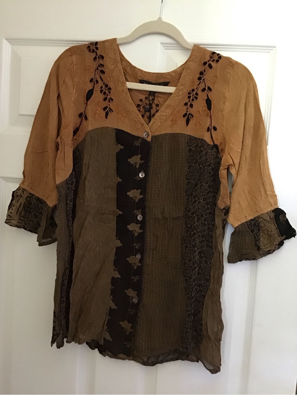 YOUNG THREADS NWT Top Mustard Black Embroidered Size Small X-Large - Picture 2 of 2